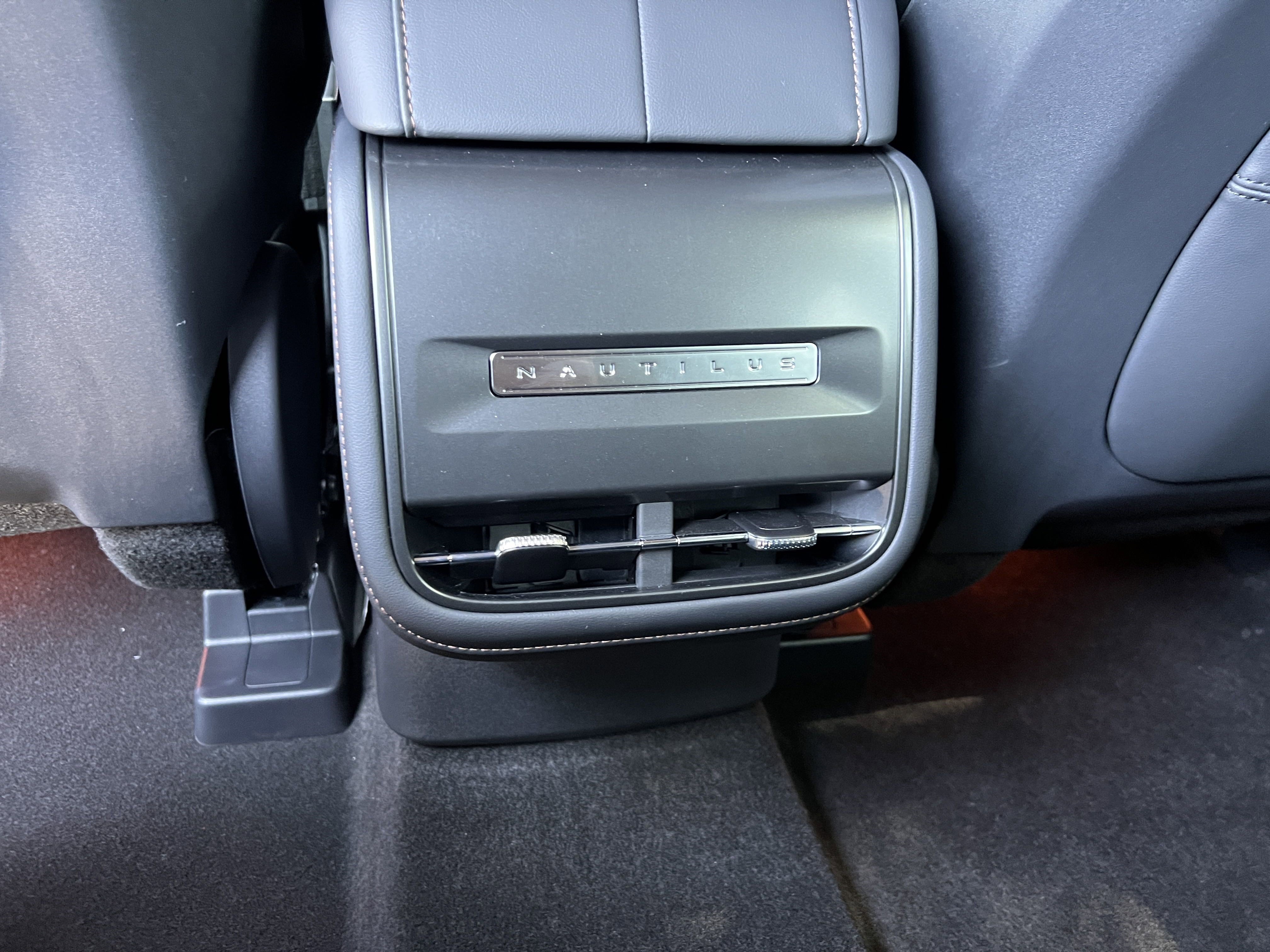 New 2025 Lincoln Nautilus Premier w/ Jet Appearance Package image 31