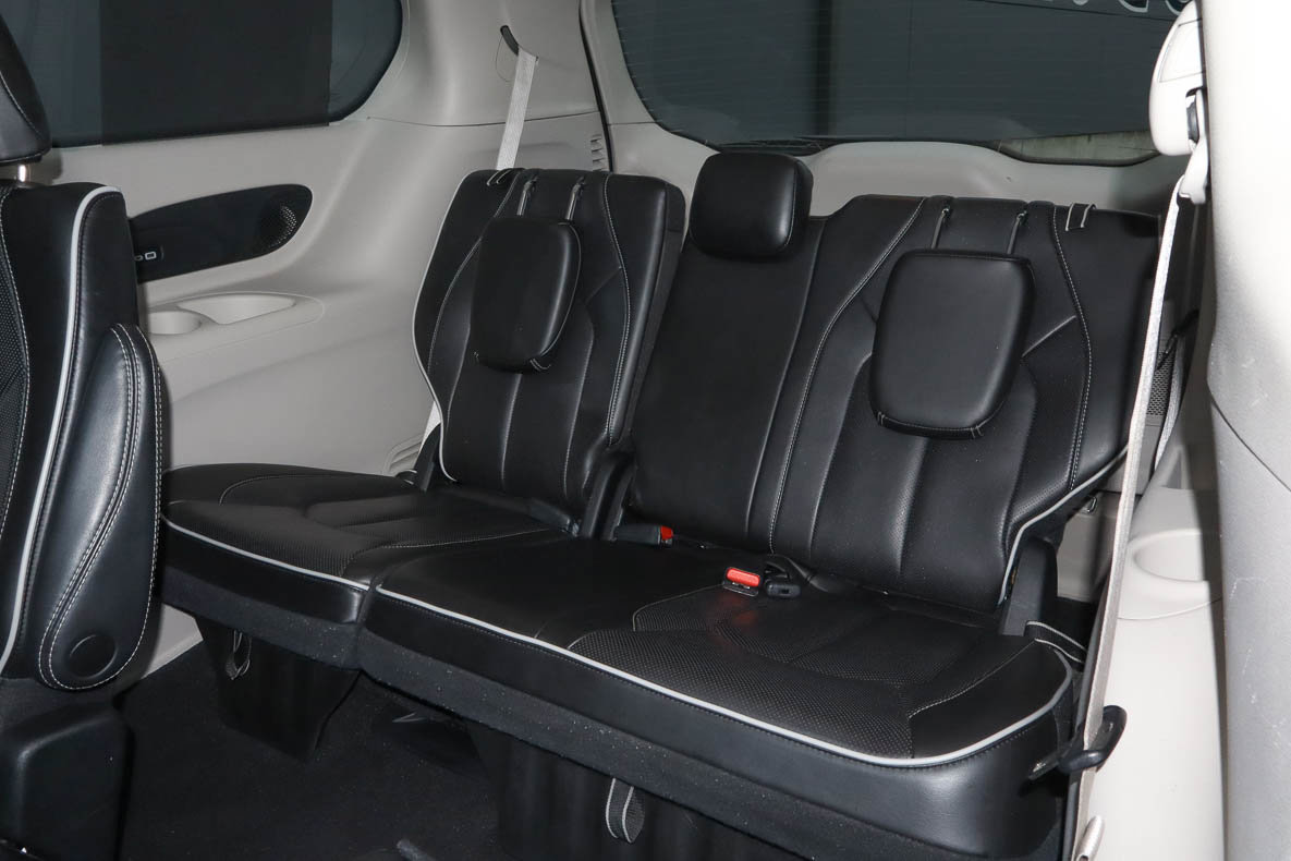 Used 2023 Chrysler Pacifica Limited FWD image 10