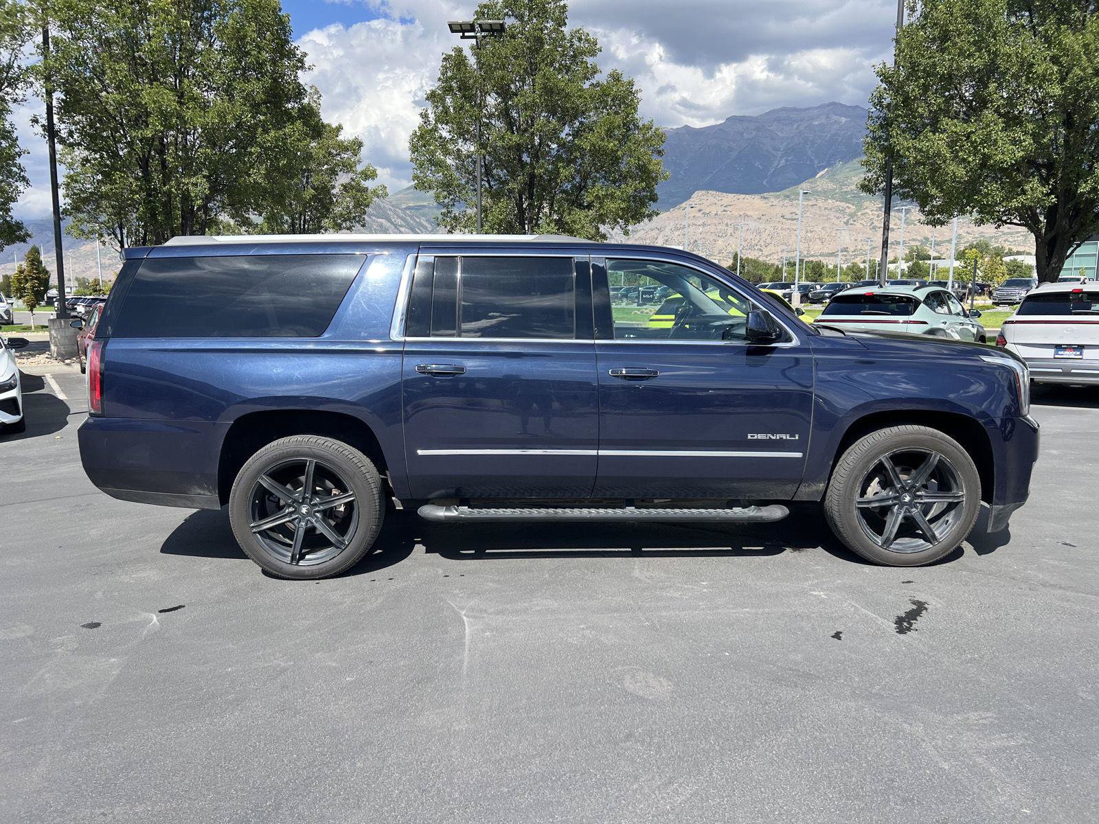 Used 2017 GMC Yukon XL Denali w/ Open Road Package AWD/4WD image 17