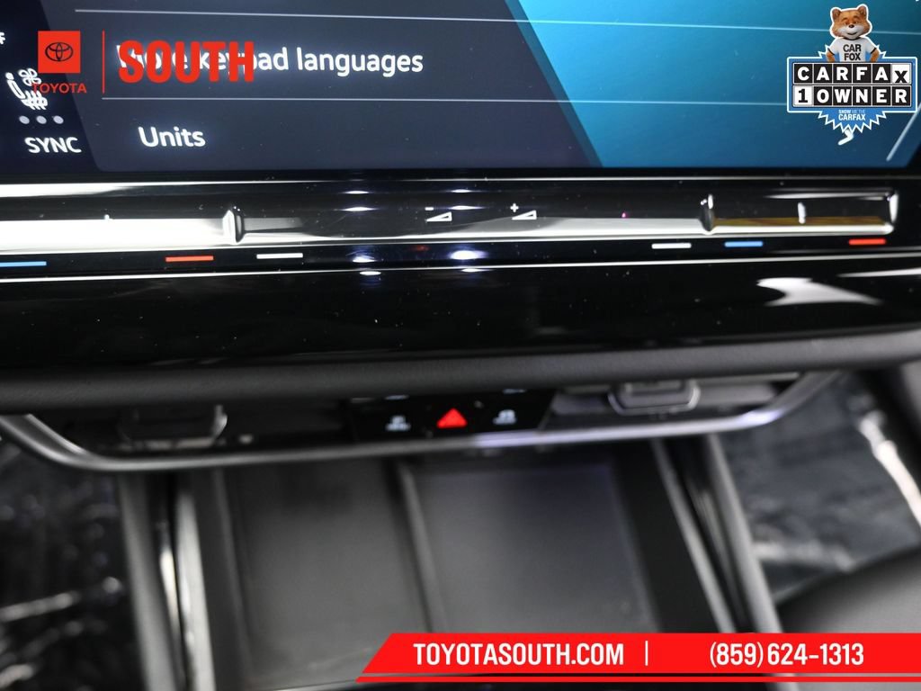 Used 2024 Volkswagen Atlas Cross Sport SE FWD image 32