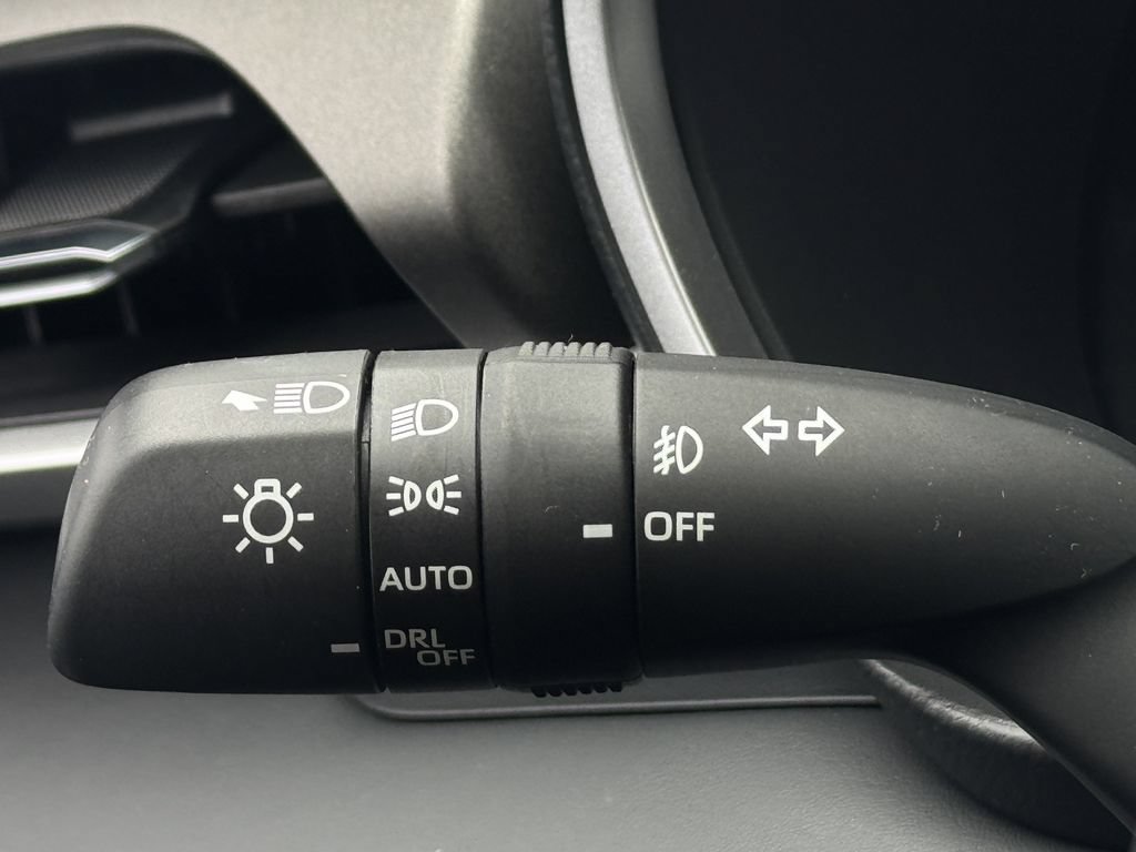 Used 2024 Toyota Highlander XLE AWD/4WD image 22