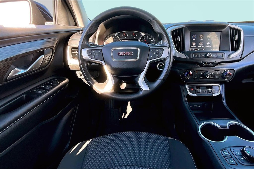 Used 2022 GMC Terrain SLE w/ Driver Convenience Package image 5