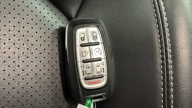 Used 2023 Chrysler Pacifica Touring-L FWD image 38