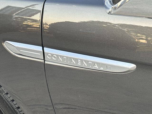 Used 2018 Lincoln Continental Reserve w/ Continental Climate Package FWD image 33