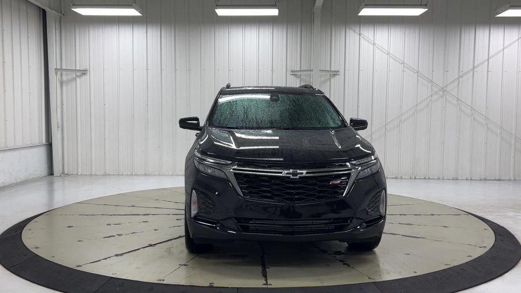 Used 2023 Chevrolet Equinox RS AWD/4WD image 3