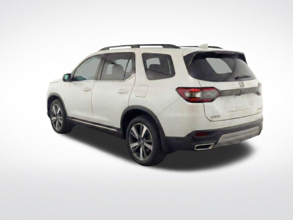 Used 2025 Honda Pilot Touring image 4