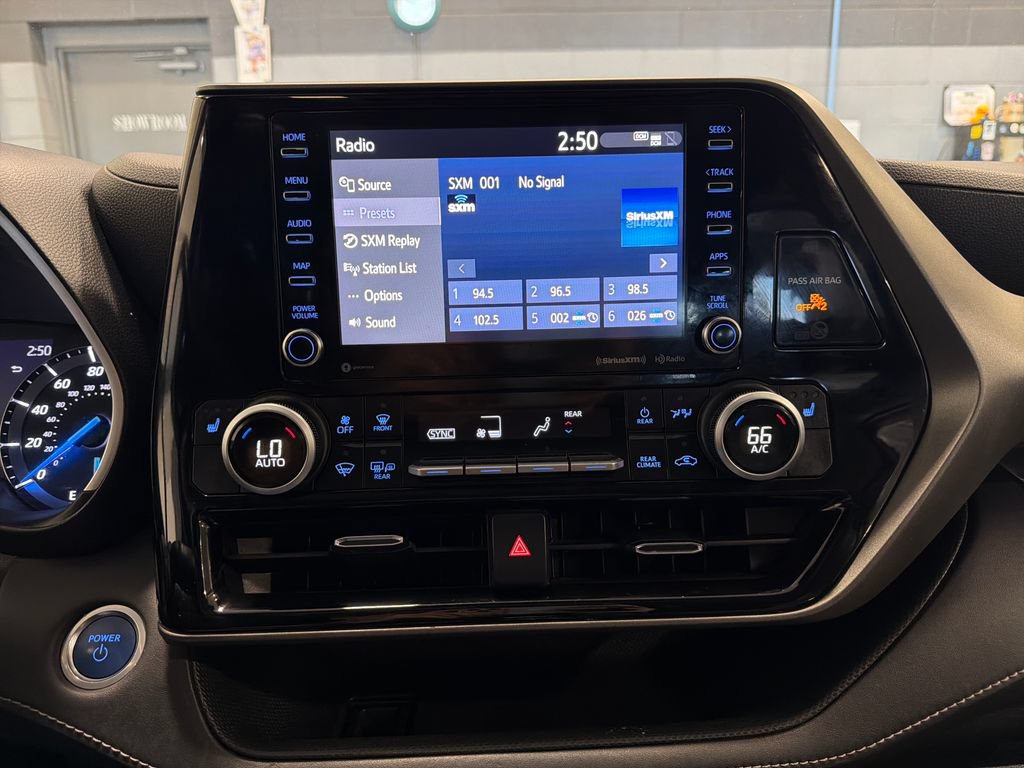 Used 2021 Toyota Highlander XLE AWD/4WD image 7