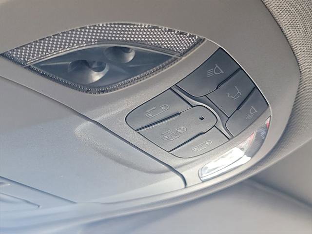 Certified 2024 Chrysler Pacifica Select image 36