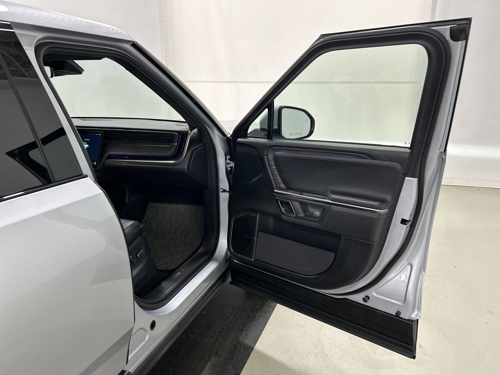 Used 2022 Rivian R1T Launch Edition AWD/4WD image 18