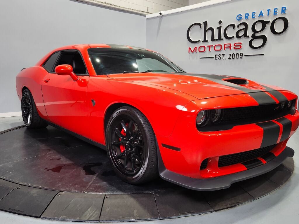 Used 2016 Dodge Challenger SRT Hellcat RWD image 2