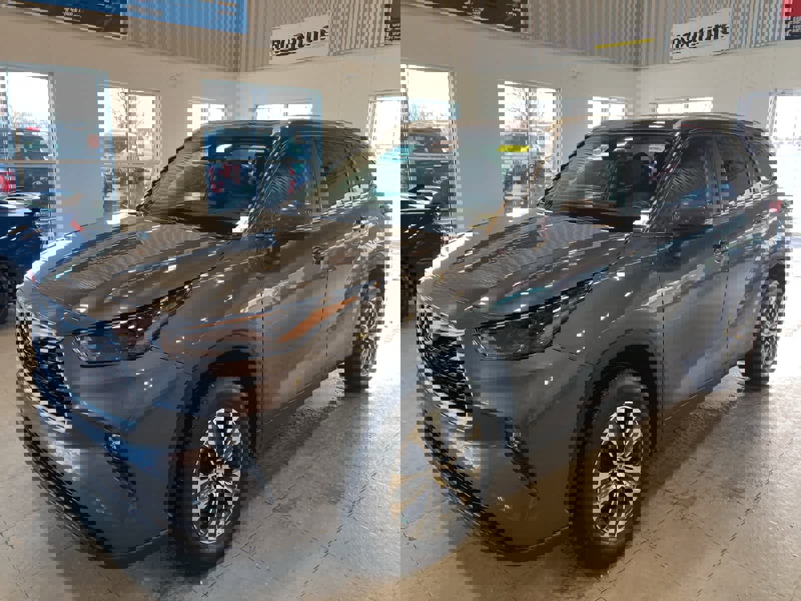 Used 2023 Toyota Highlander XLE image 1