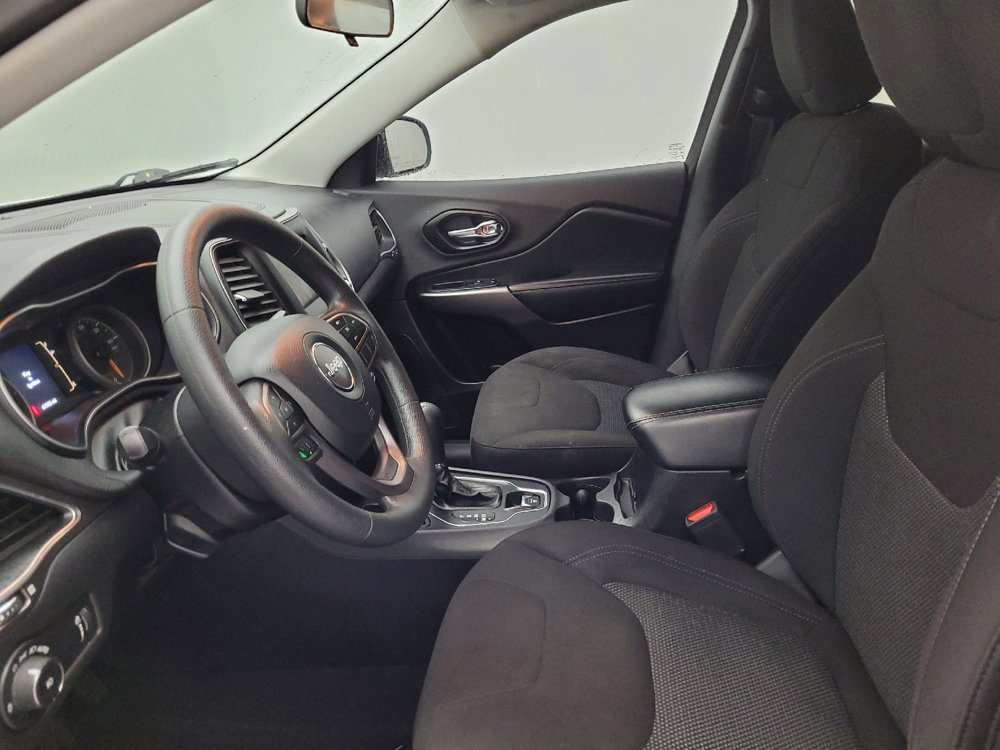 Used 2019 Jeep Cherokee Latitude w/ Popular Appearance Group image 17