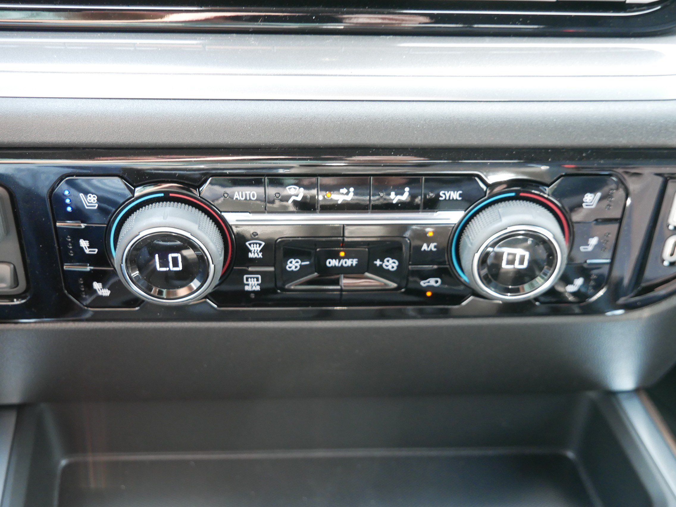 New 2026 Chevrolet Silverado 1500 High Country w/ High Country Premium Package AWD/4WD image 8