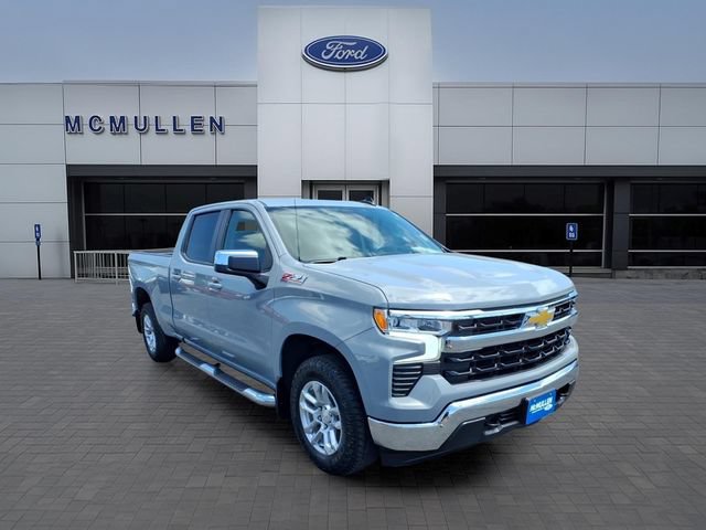 Used 2024 Chevrolet Silverado 1500 LT w/ Z71 Off-Road Package AWD/4WD image 3