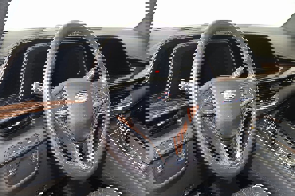 Used 2022 Cadillac Escalade ESV Premium Luxury image 6