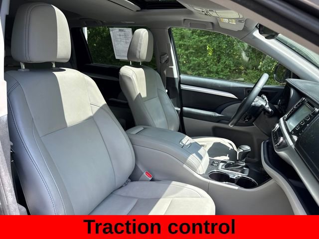 Used 2016 Toyota Highlander XLE image 29