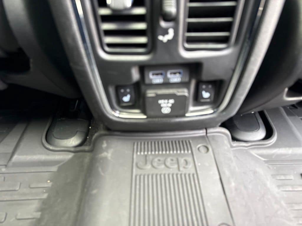 Used 2021 Jeep Grand Cherokee Trailhawk w/ Trailhawk Luxury Group AWD/4WD image 17