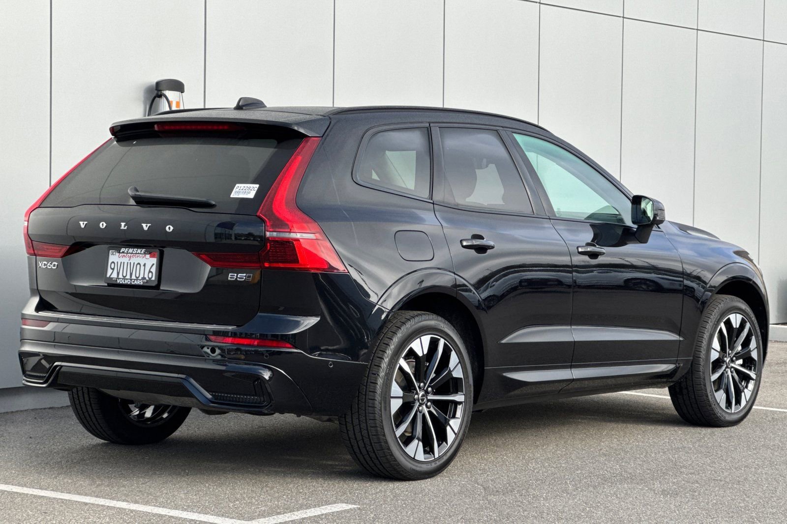 Certified 2026 Volvo XC60 B5 Plus w/ Climate Package PRO image 5