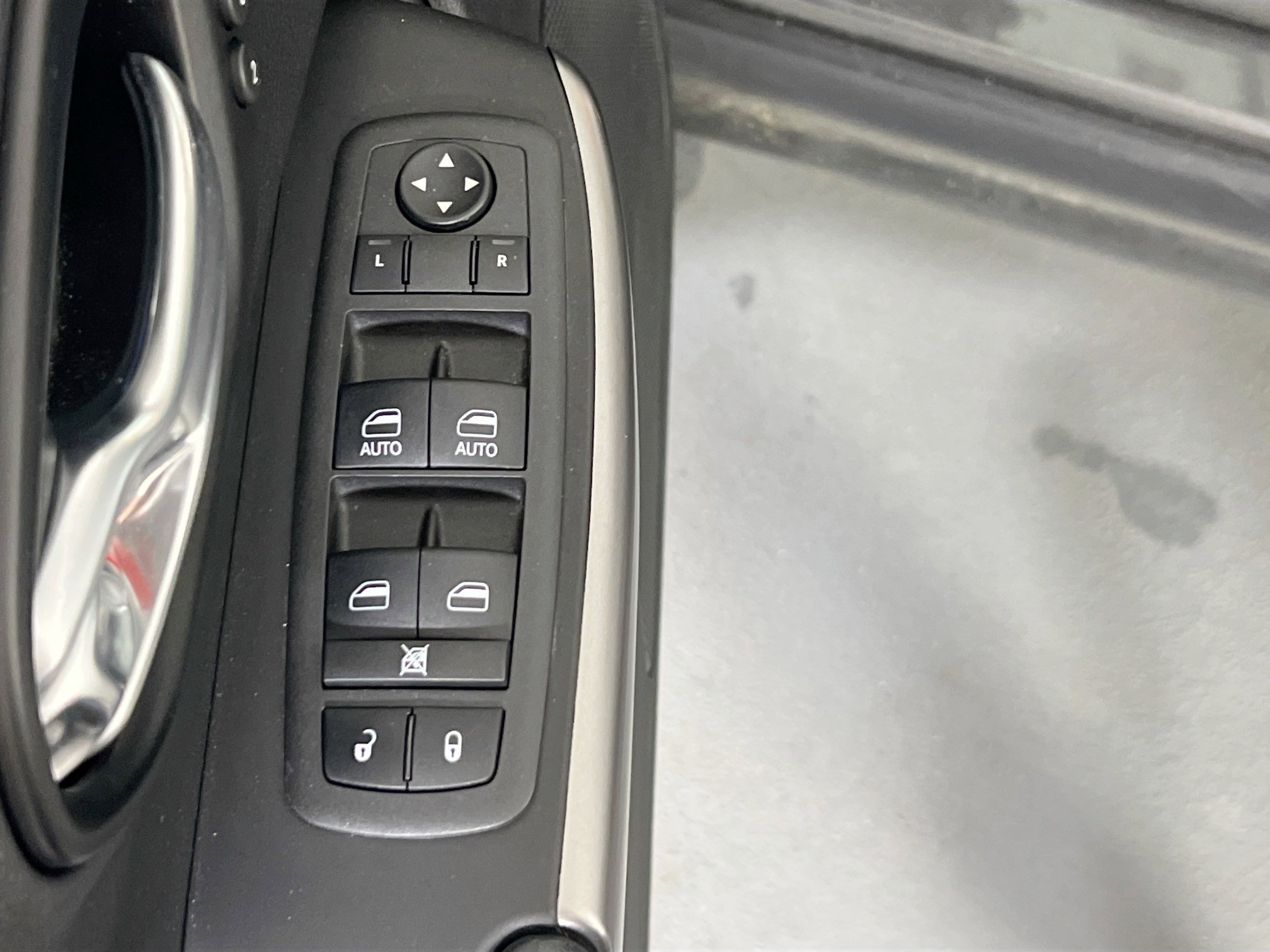 Used 2022 Jeep Cherokee Limited image 17