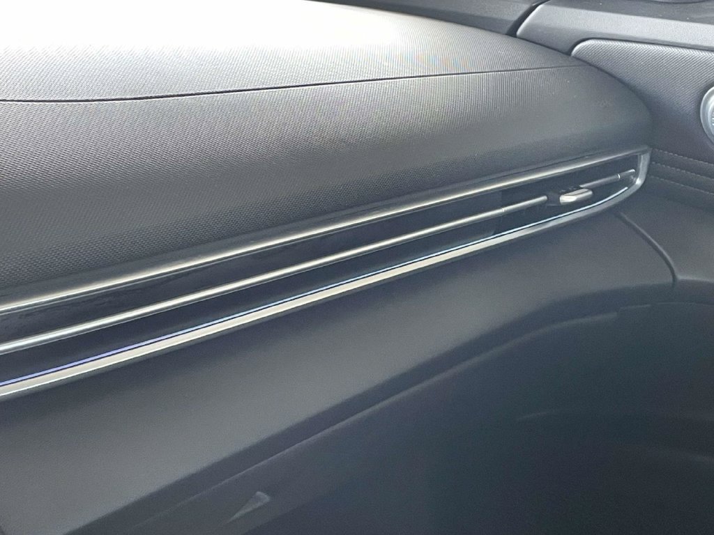 Certified 2025 Hyundai Elantra SEL FWD image 31