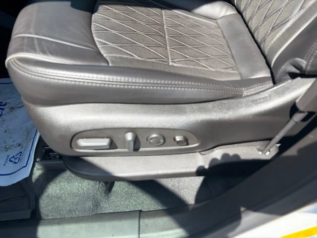 Used 2022 Buick Enclave Avenir w/ Avenir Technology Package AWD/4WD image 15