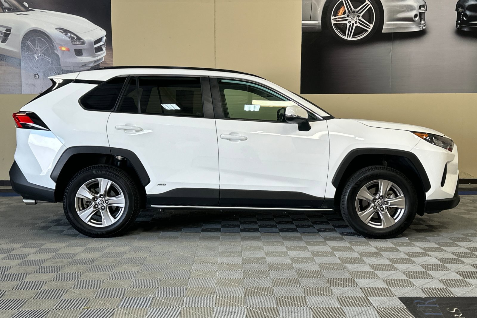 Used 2022 Toyota RAV4 LE image 3