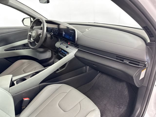 Used 2025 Hyundai Elantra Limited FWD image 32