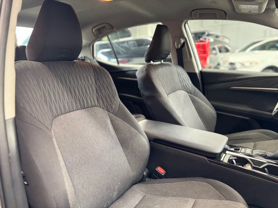 Used 2025 Toyota Camry LE FWD image 21