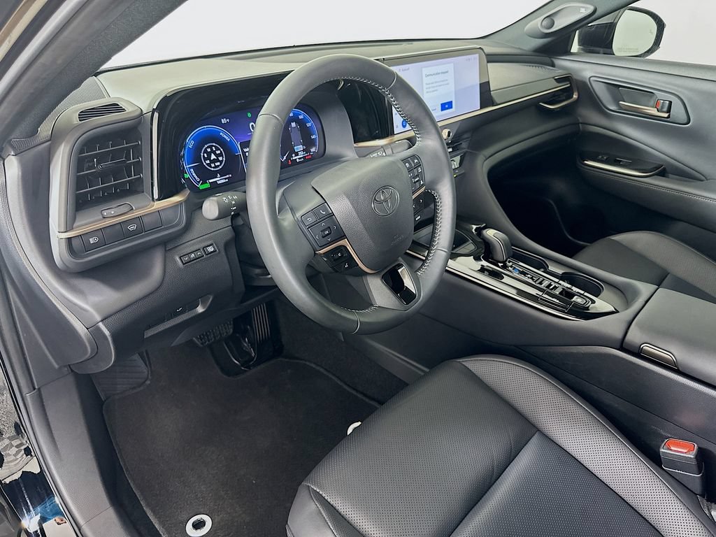 Used 2024 Toyota Crown AWD/4WD image 9
