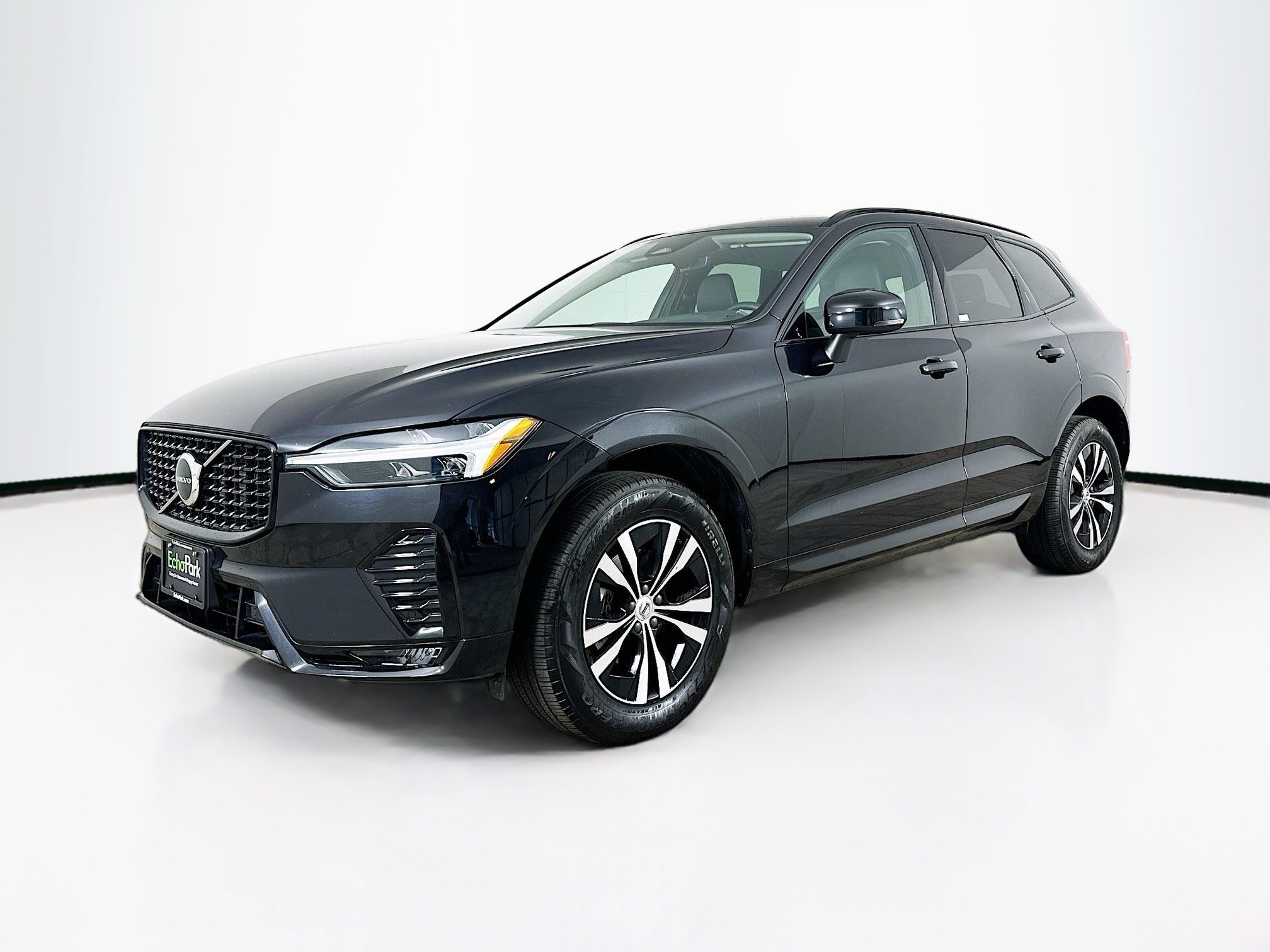 Used 2024 Volvo XC60 B5 Core image 3