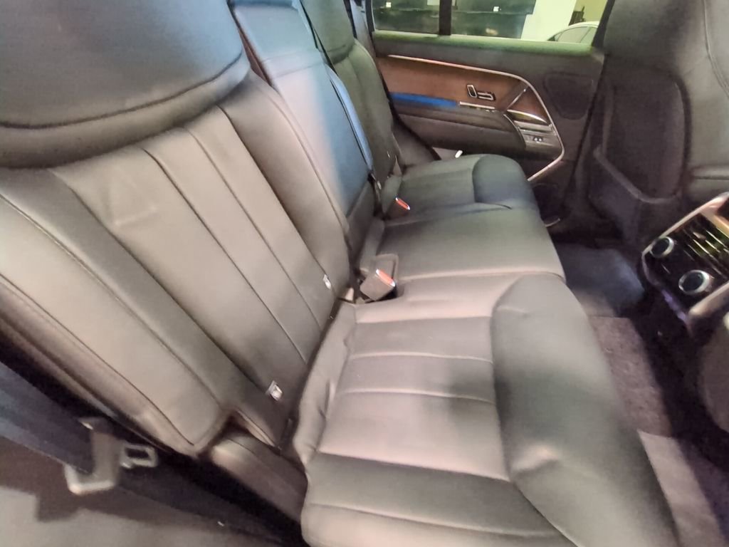 Used 2025 Land Rover Range Rover SE AWD/4WD image 25
