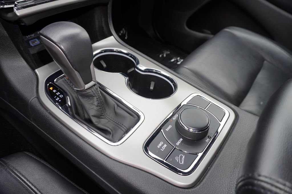 Used 2022 Jeep Grand Cherokee Limited AWD/4WD image 23