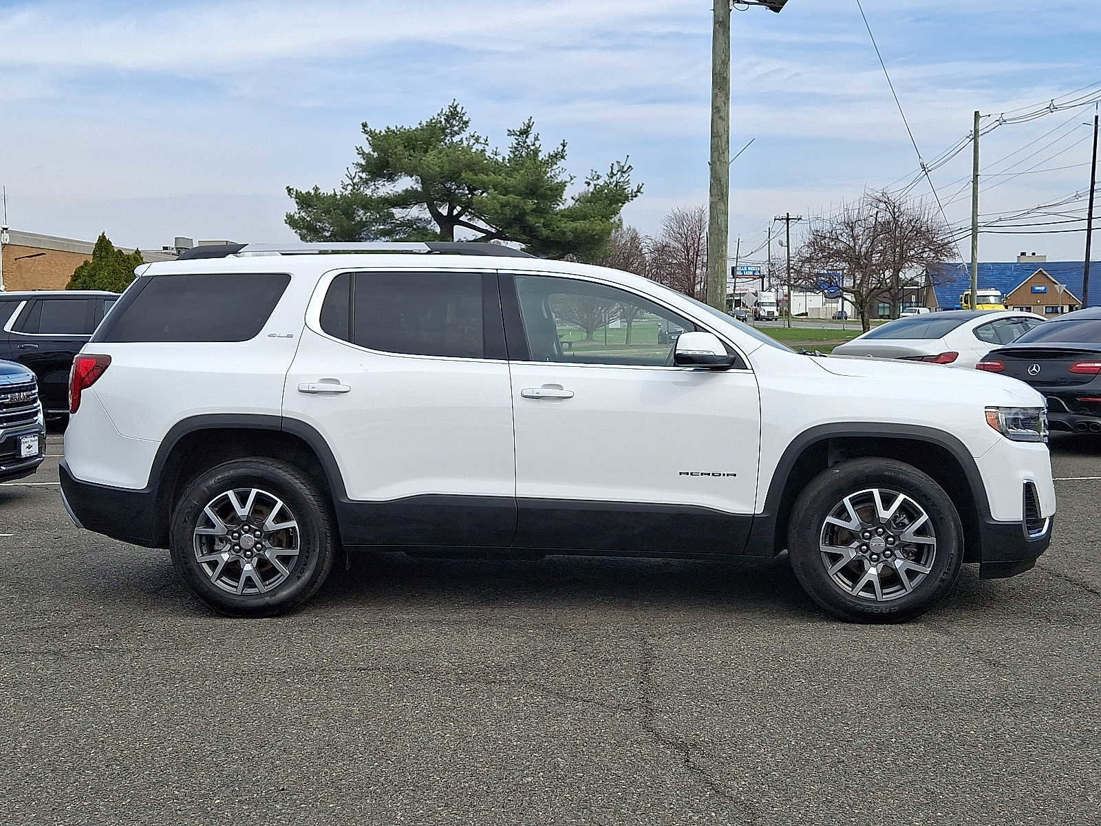 Used 2023 GMC Acadia SLE w/ Driver Convenience Package image 8