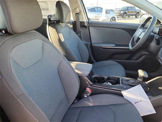 New 2025 Kia K4 LXS image 16