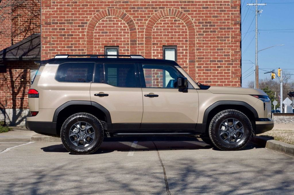 Used 2024 Lexus GX 550 image 4