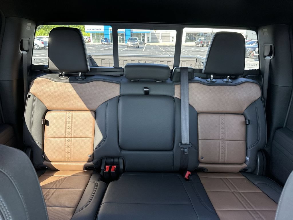 New 2026 Chevrolet Silverado 1500 High Country w/ Technology Package AWD/4WD image 13
