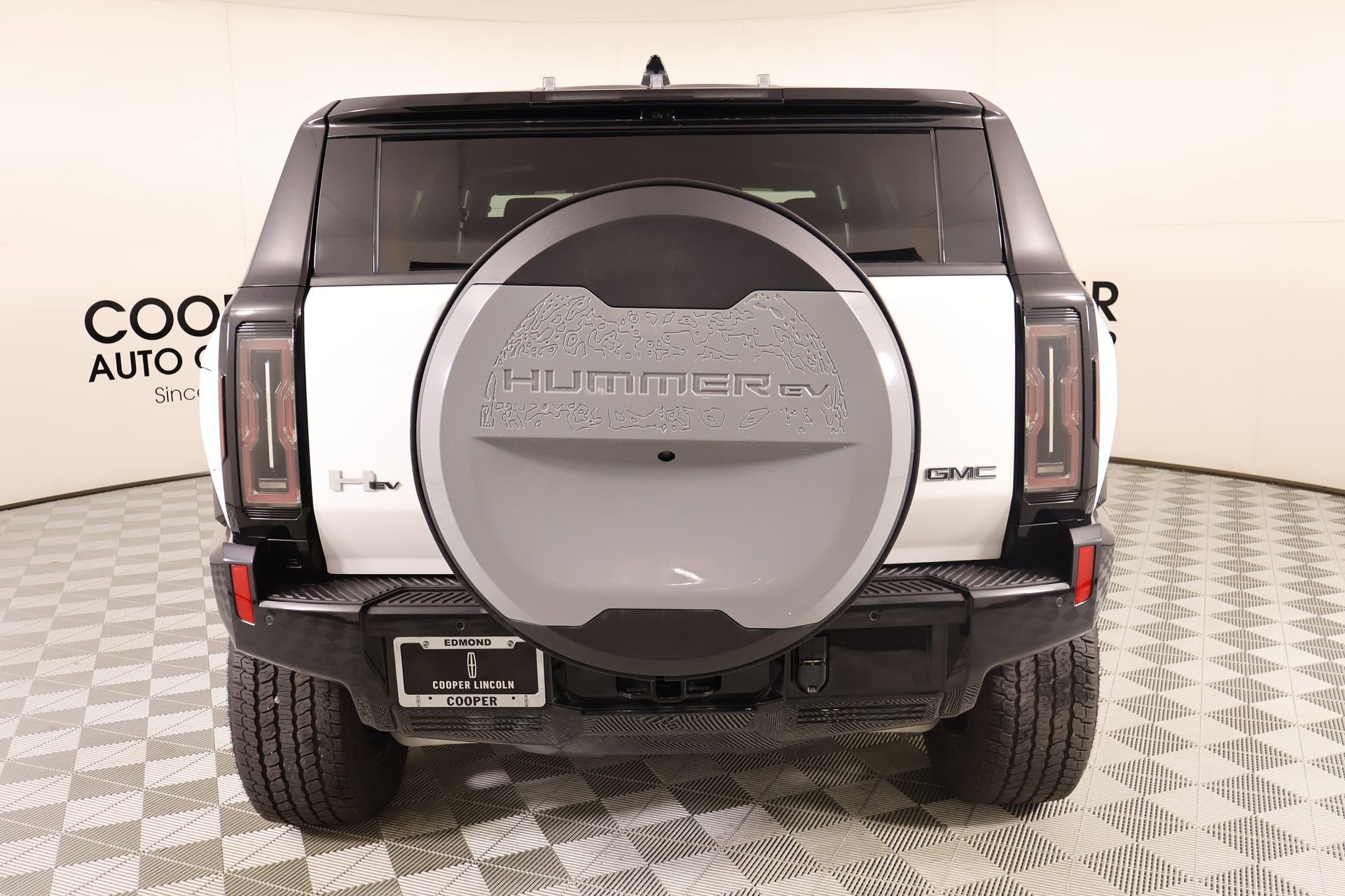 Used 2024 GMC Hummer EV 2X w/ LPO, Illumination Package image 21