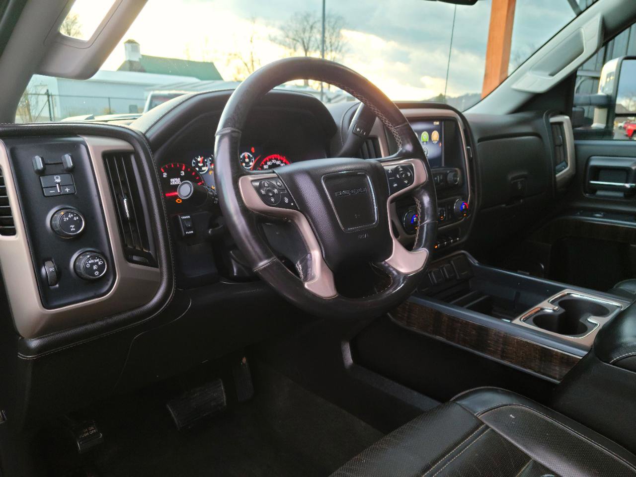 Used 2015 GMC Sierra 2500 Denali w/ Duramax Plus Package image 9