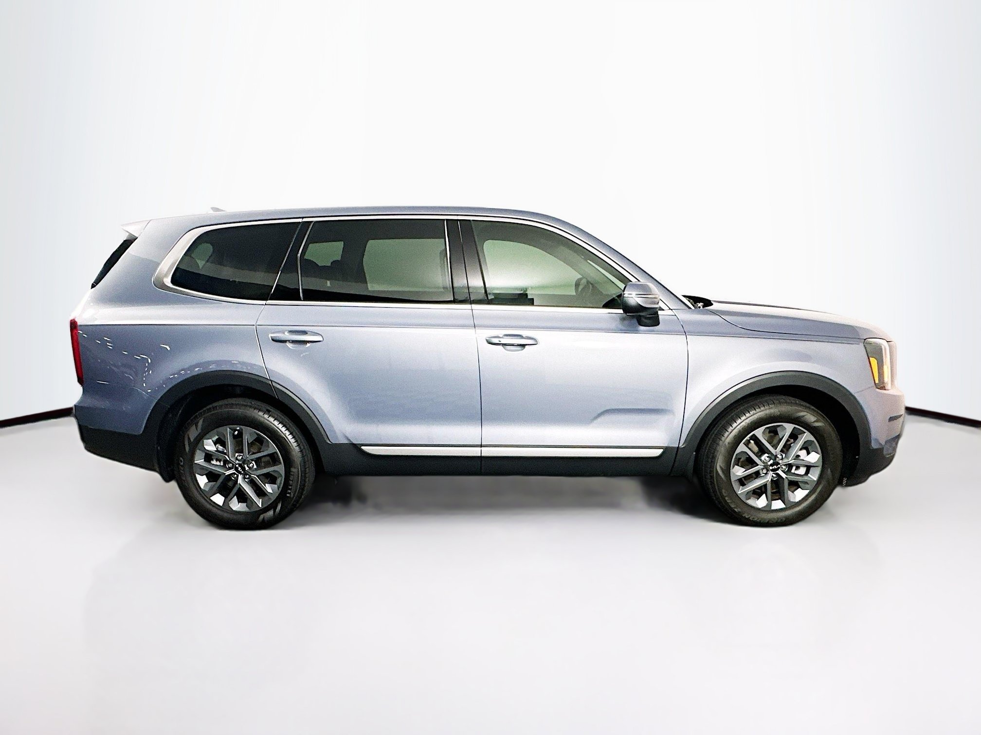 Used 2025 Kia Telluride LX FWD image 10