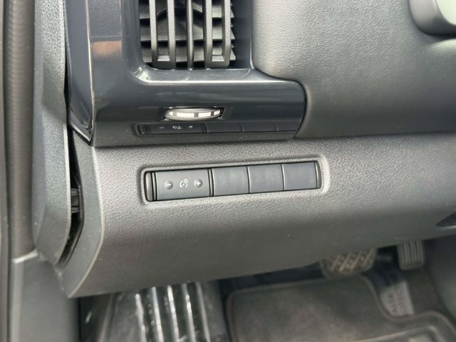 Used 2024 Nissan Pathfinder S AWD/4WD image 22