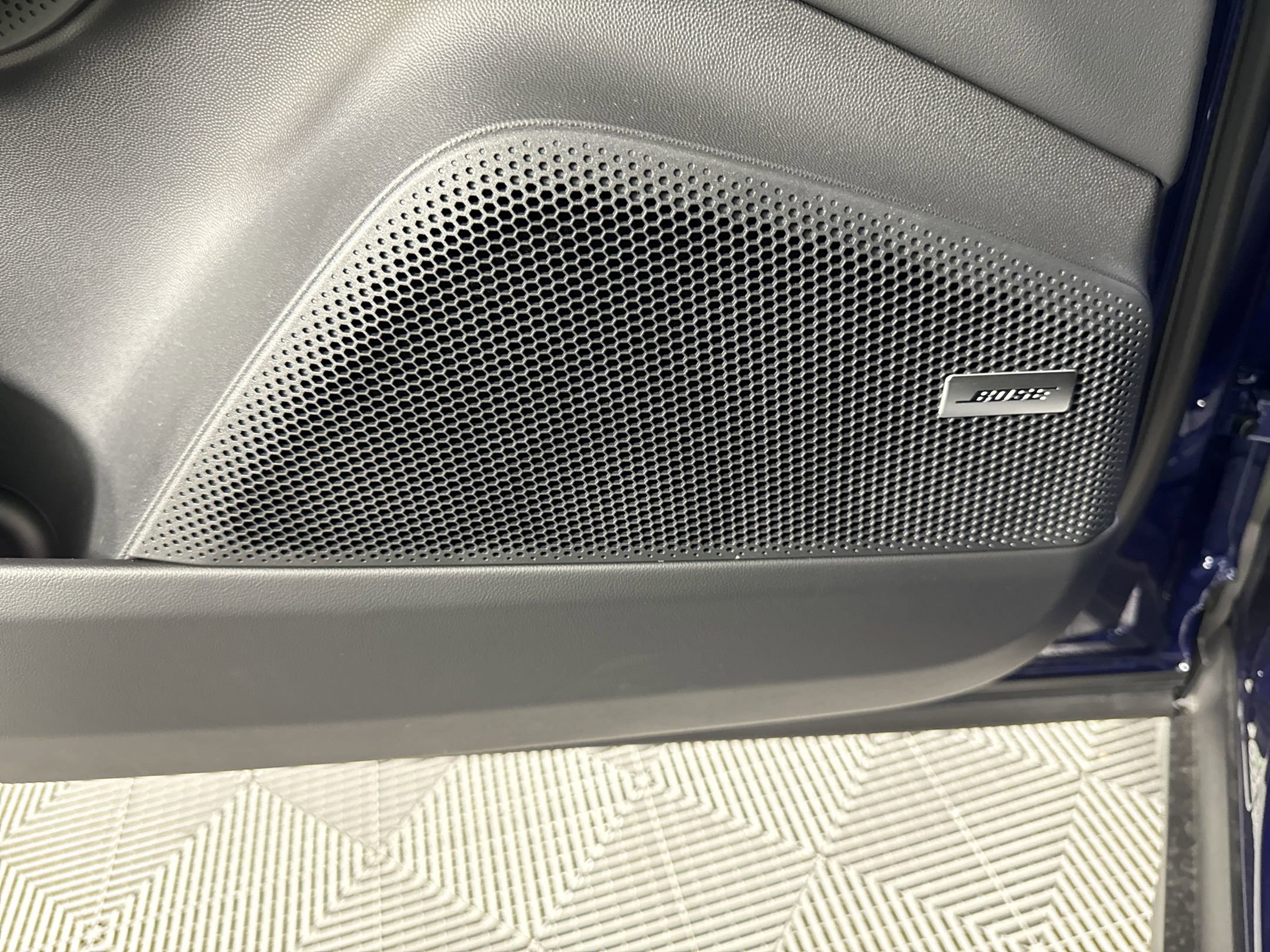 Used 2025 Porsche Macan 4S Electric image 23