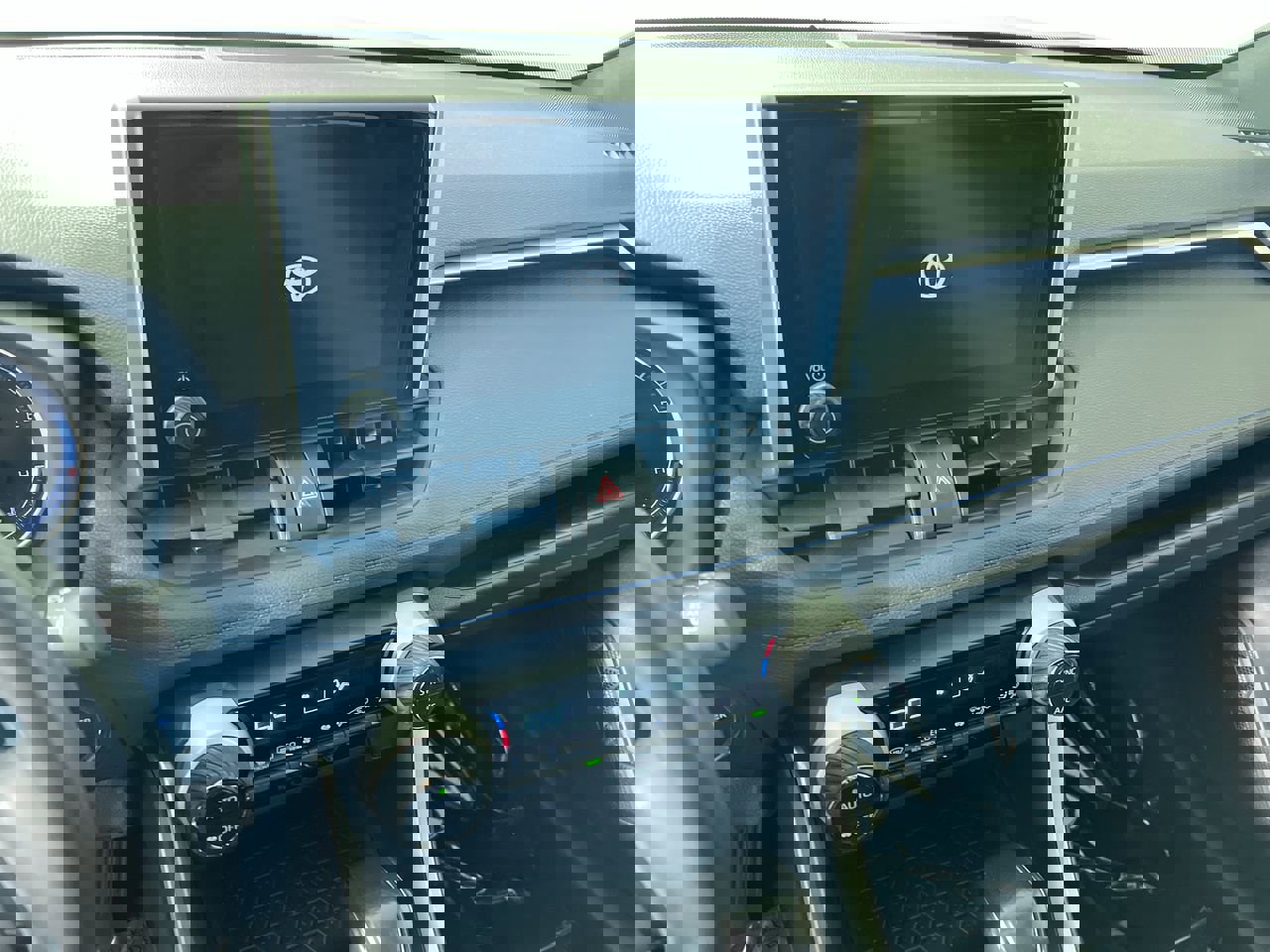 Used 2023 Toyota RAV4 SE image 25