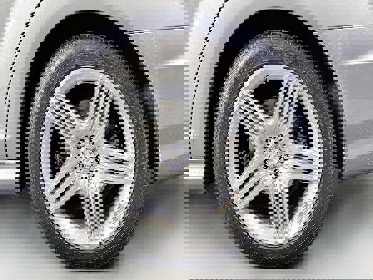 Used 2013 Mercedes-Benz S 550 Sedan image 40