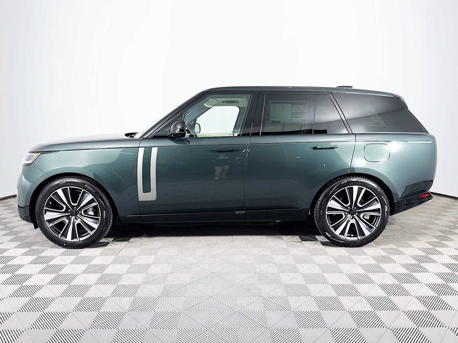 New 2026 Land Rover Range Rover SE image 8