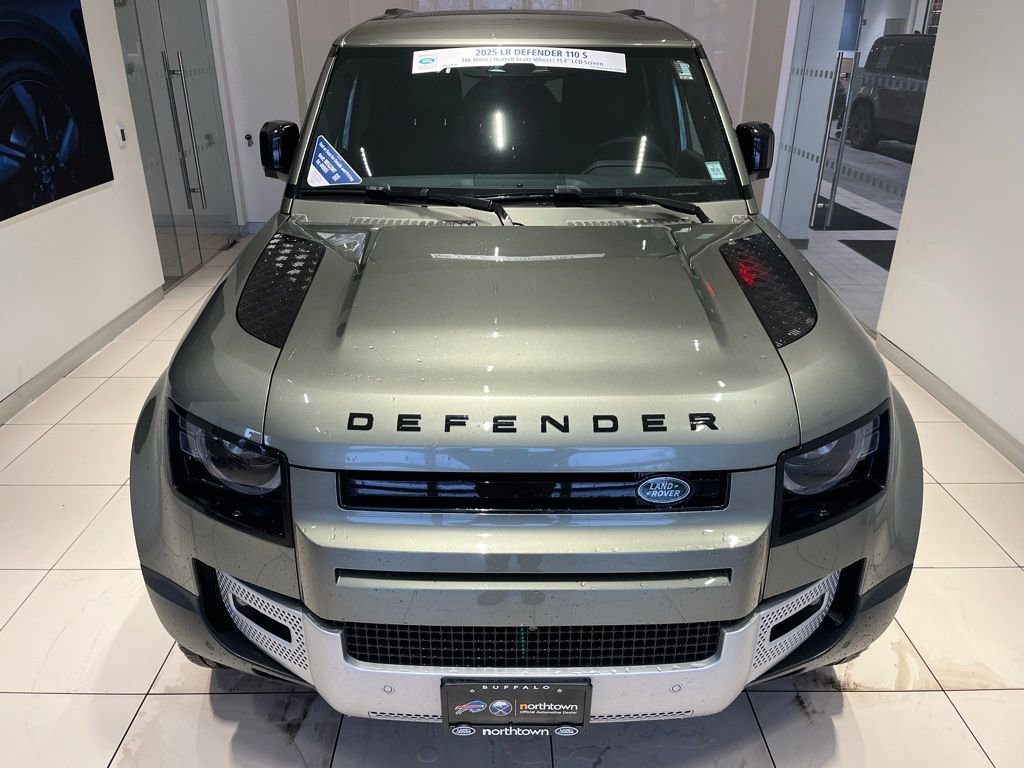 Used 2025 Land Rover Defender 110 S image 8