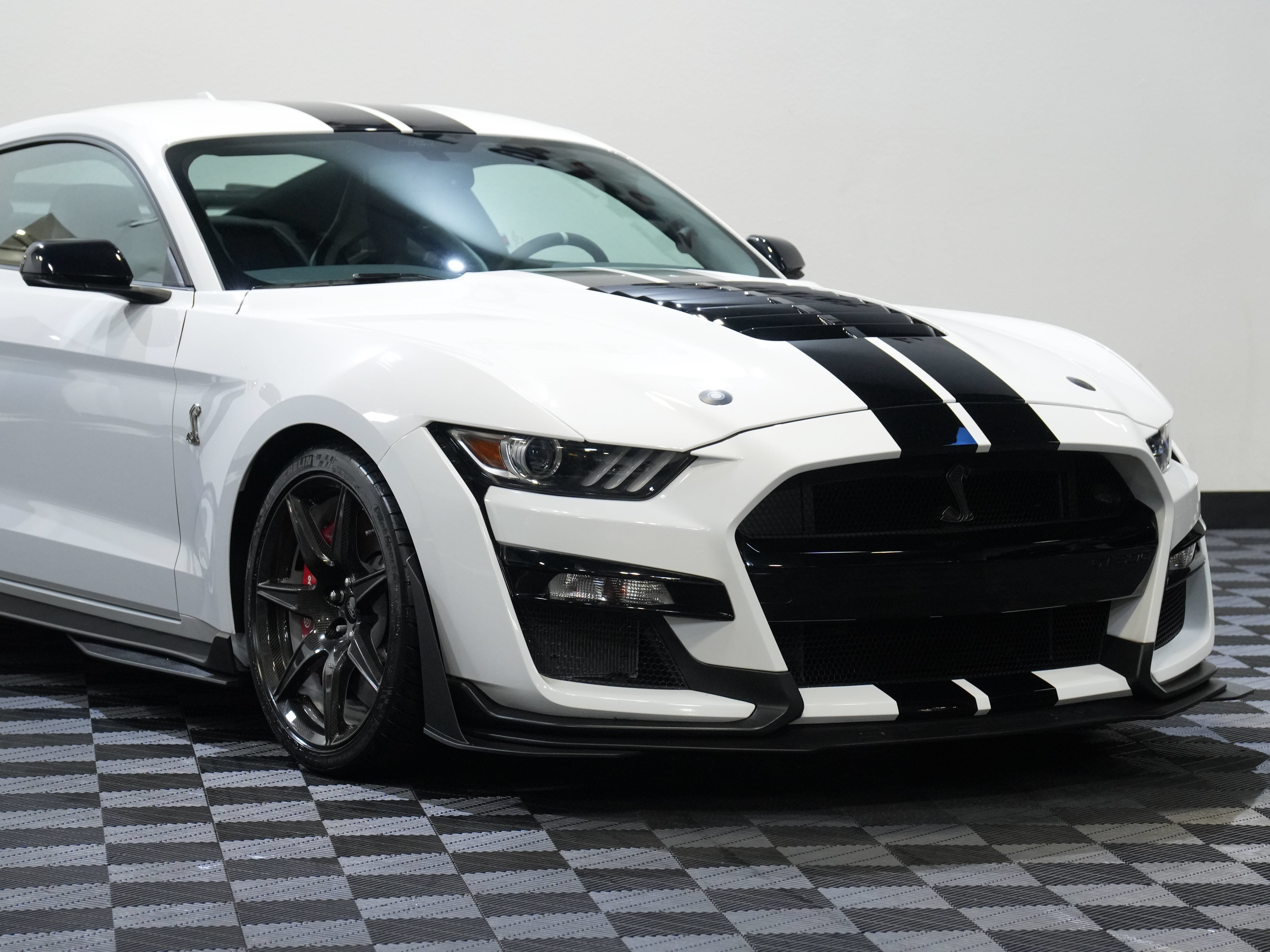 Used 2020 Ford Mustang Shelby GT500 w/ Carbon Fiber Track Pack RWD image 9