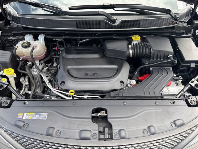 Used 2023 Chrysler Voyager LX FWD image 18