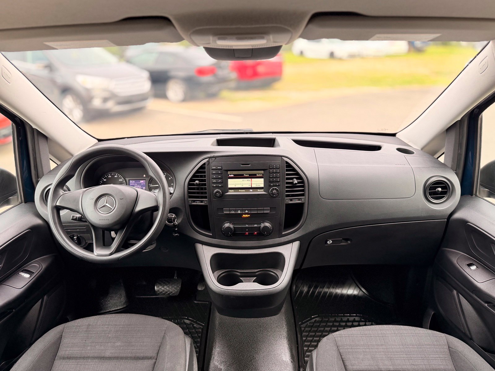 Used 2019 Mercedes-Benz Metris image 2
