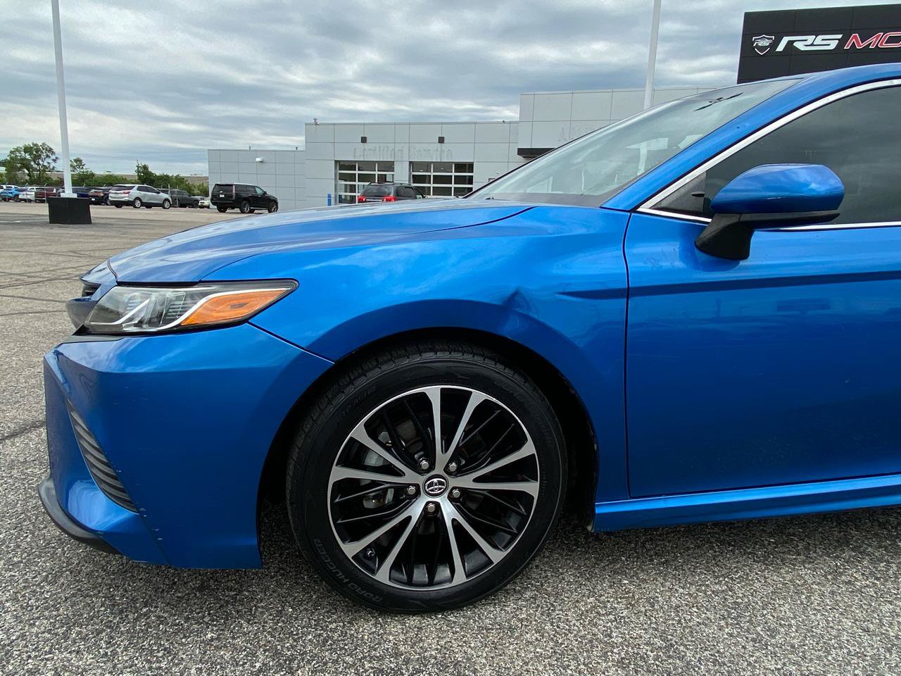 Used 2018 Toyota Camry SE w/ Moonroof Package FWD image 12