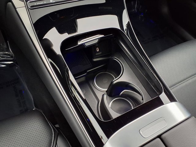 Used 2025 Mercedes-Benz GLC 300 image 7